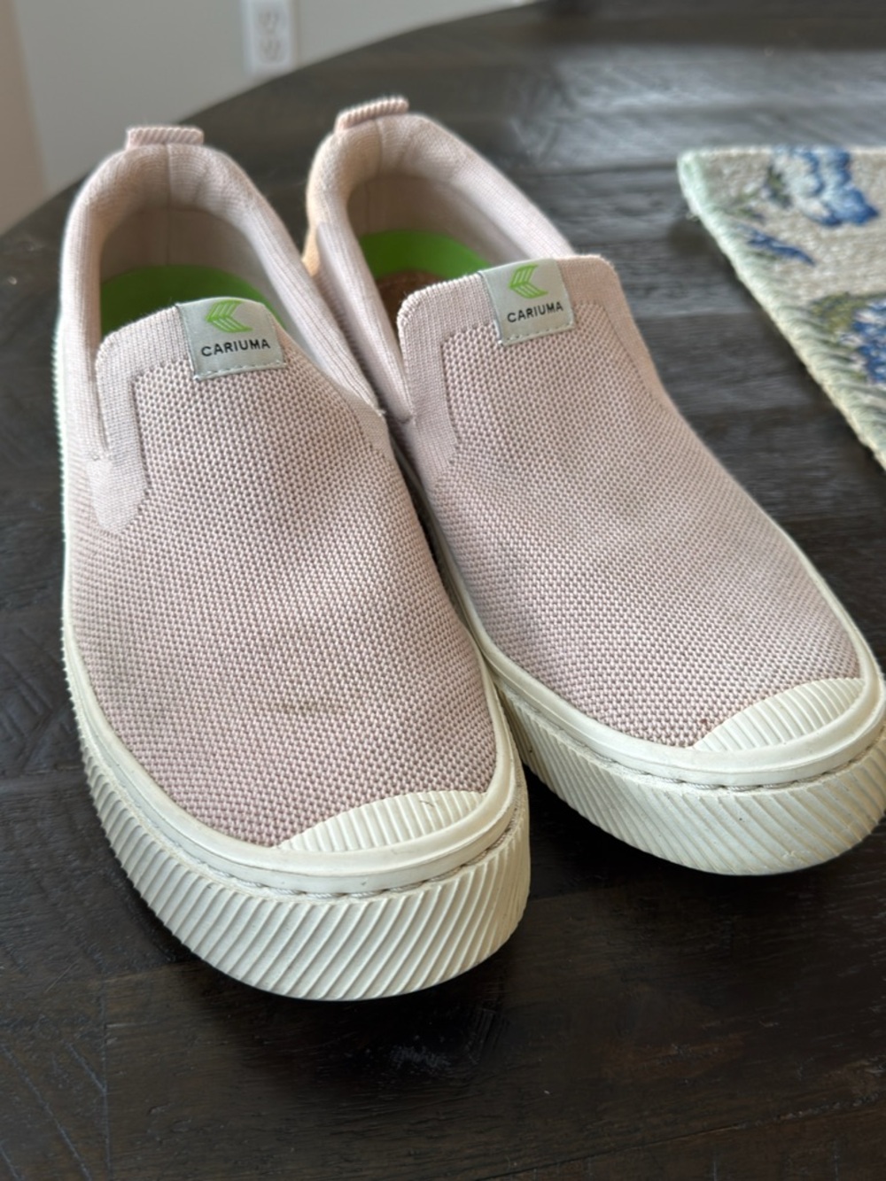 Cariuma Vegan Slip-On Sneakers – Pale Pink – Size 9